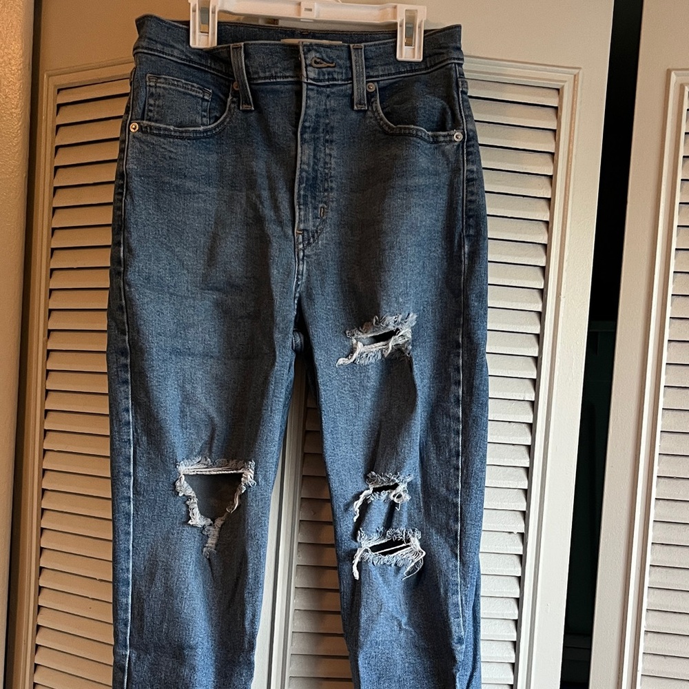 Levi's Distressed Ankle Jeans in Blue - Picture 6 of 7